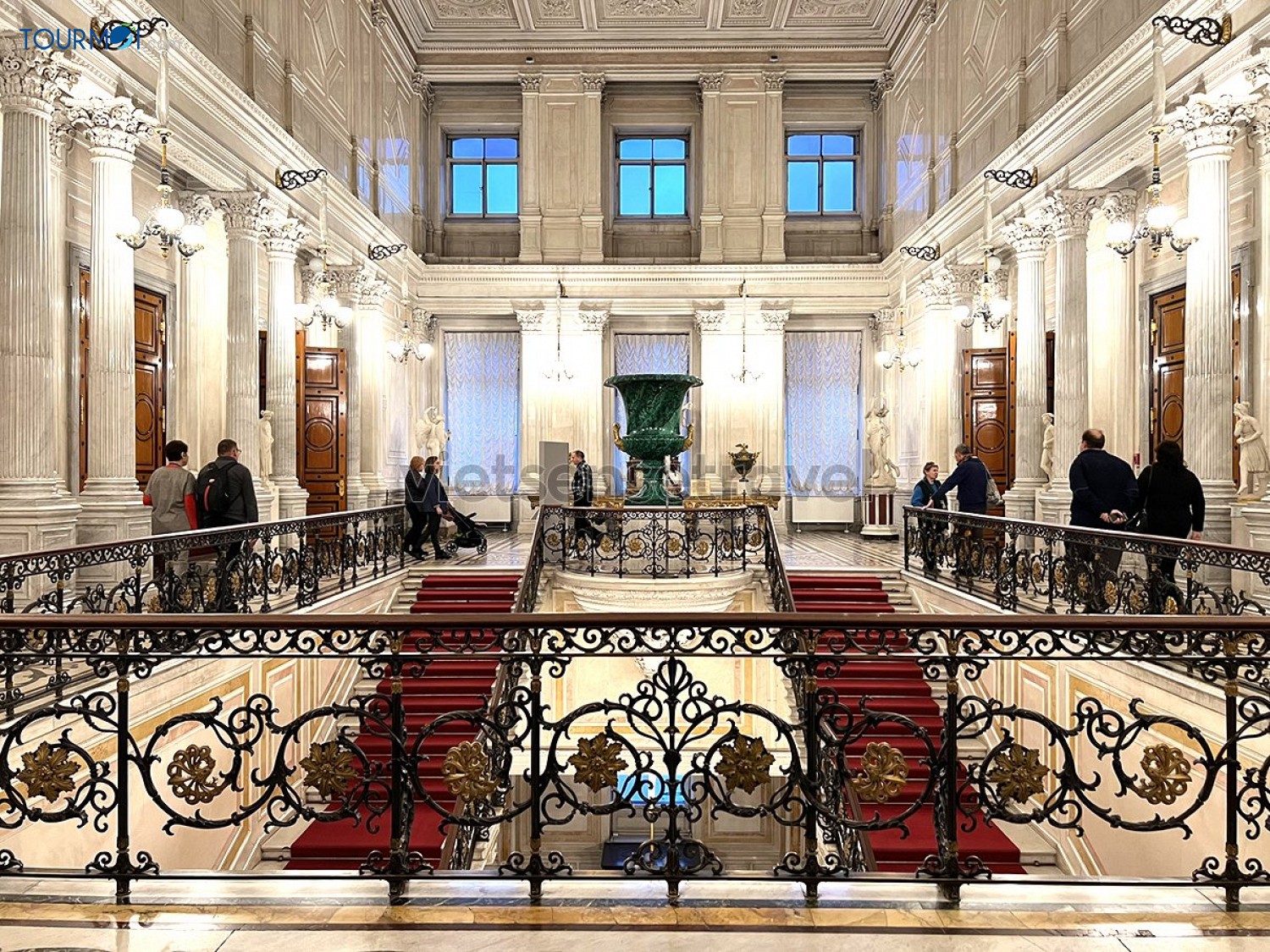 Hướng dẫn thăm quan Cung Điện Mùa Đông - Ảnh 5 Hướng dẫn thăm quan Cung Điện Mùa Đông - Ảnh 5