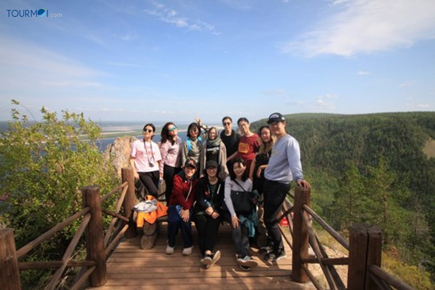 Đi du lịch nga nên mặc gì - Ảnh 2 Trang phục hè nước Nga