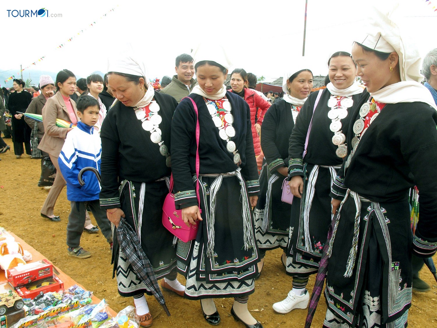 Độc đáo trang phục các dân tộc ở Sơn La khi mùa xuân về - Ảnh 5