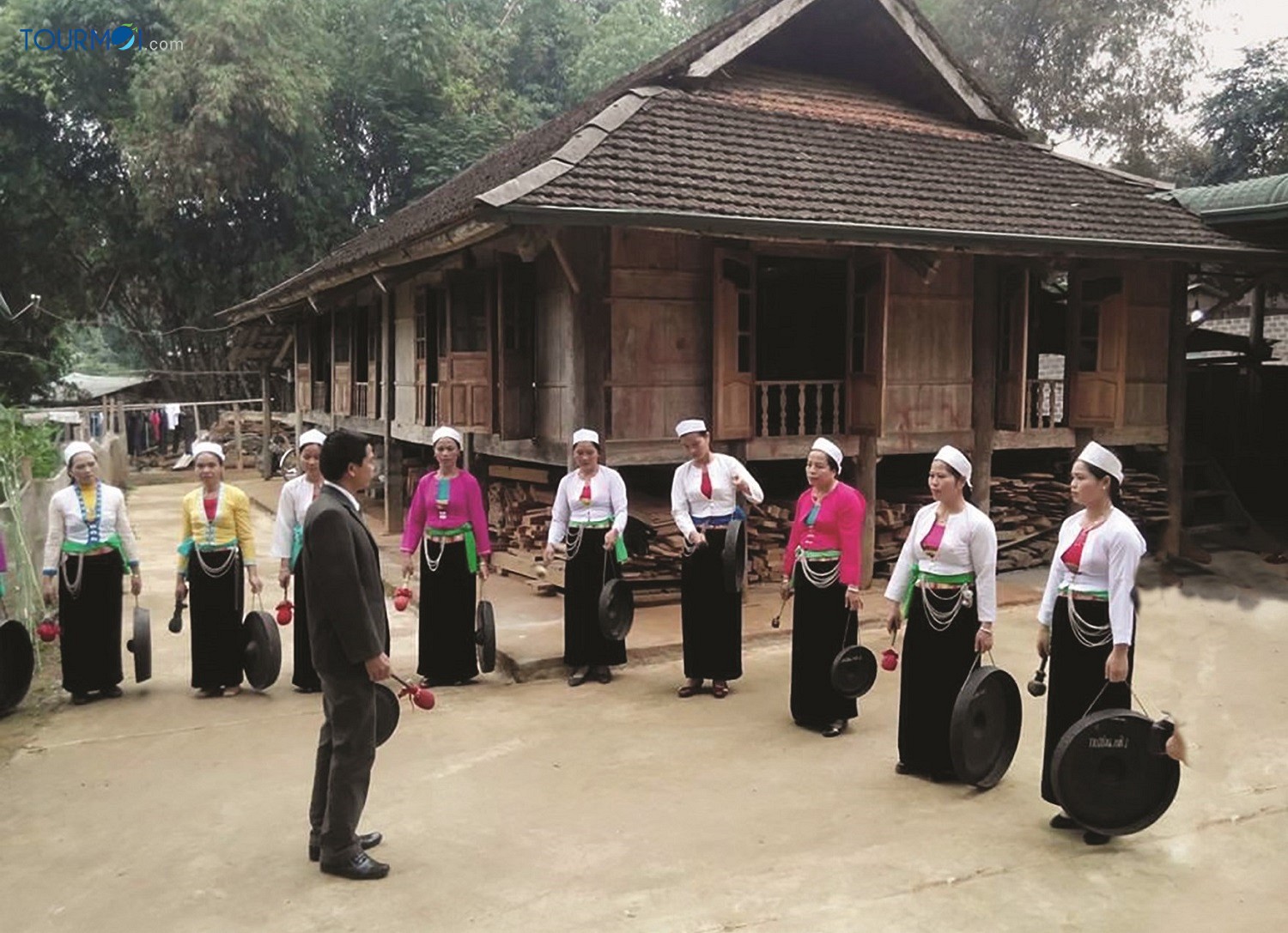 Độc đáo trang phục các dân tộc ở Sơn La khi mùa xuân về - Ảnh 4