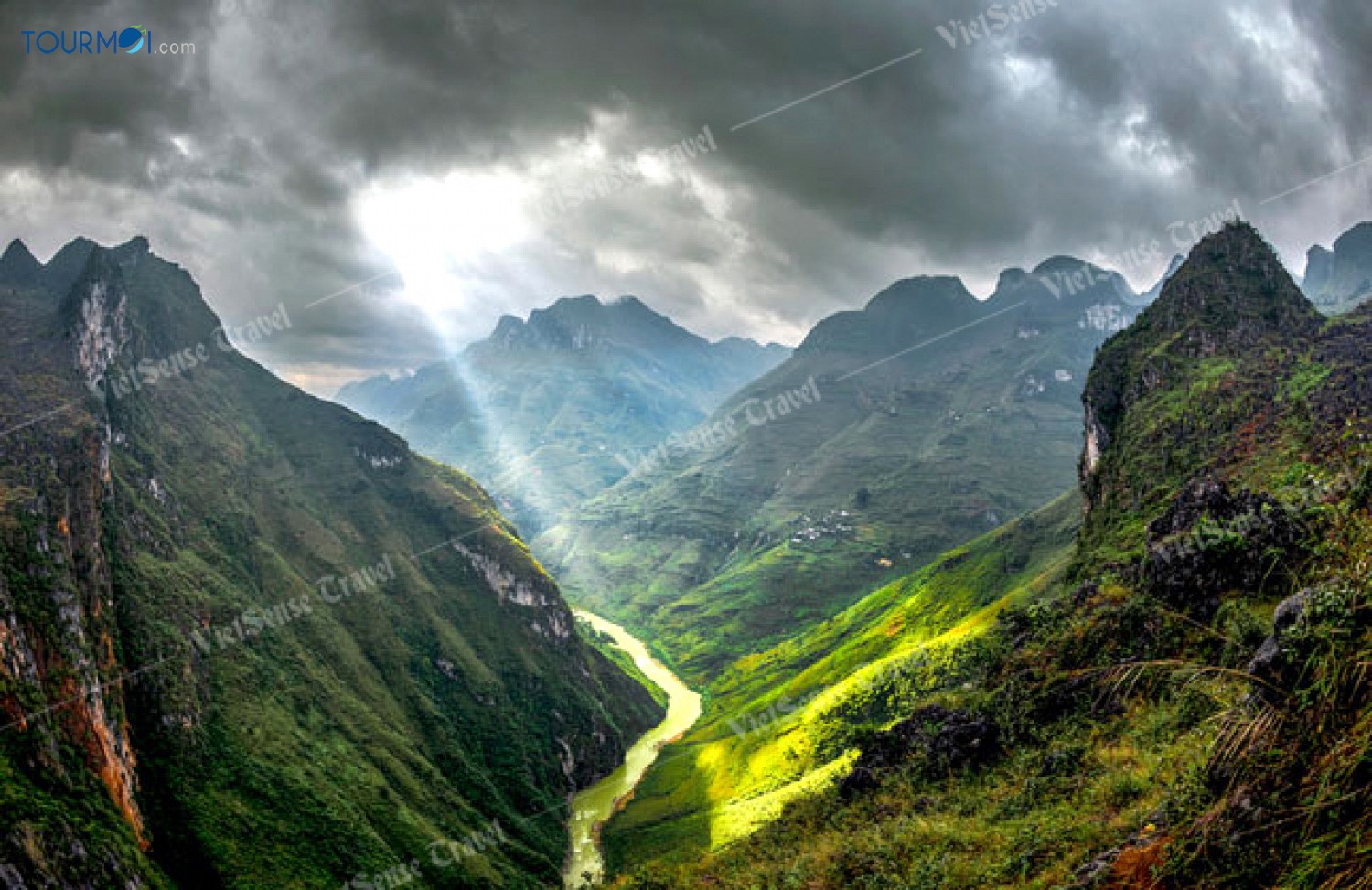 Kỳ quan Hẻm Tu Sản dưới dòng Sông Nho Quế, Hà Giang - Ảnh 3 Kỳ quan Hẻm Tu Sản dưới dòng Sông Nho Quế, Hà Giang - Ảnh 3