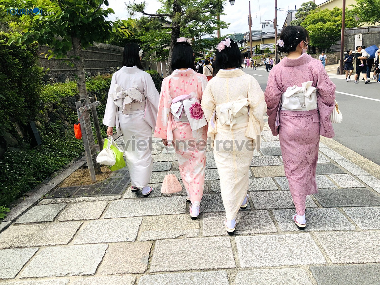 Nhật Bản mùa xuân có gì đẹp? Rực rỡ sắc hoa Anh Đào - Ảnh 2 Nhật Bản mùa xuân có gì đẹp? Rực rỡ sắc hoa Anh Đào - Ảnh 2