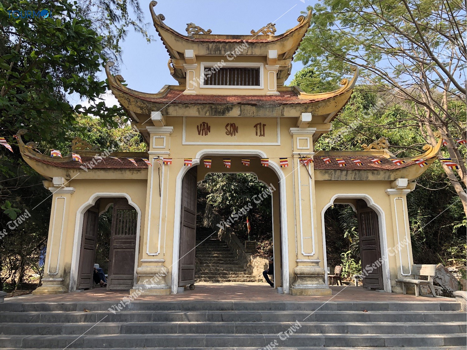 Vân Sơn Tự, ngôi Chùa Núi Một Côn Đảo đẹp nhất Việt Nam - Ảnh 1 Vân Sơn Tự, ngôi Chùa Núi Một Côn Đảo đẹp nhất Việt Nam - Ảnh 1